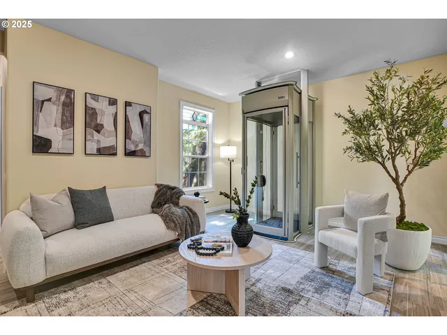 $1,000,000 | 2672 Southeast Vista Way, Gresham, OR 97080