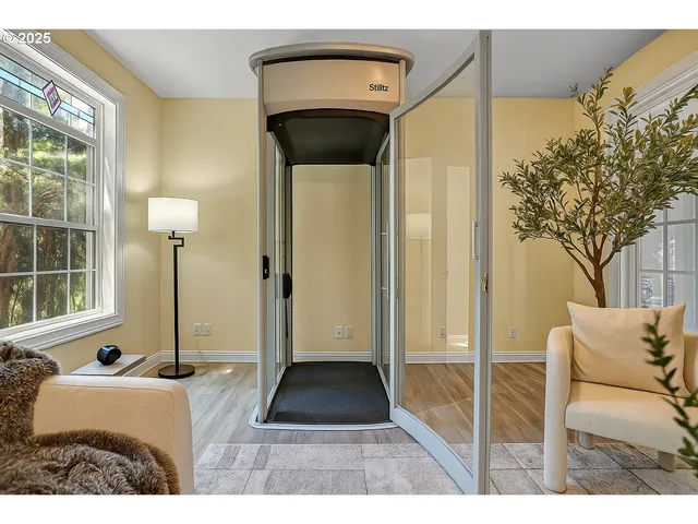 $1,000,000 | 2672 Southeast Vista Way, Gresham, OR 97080