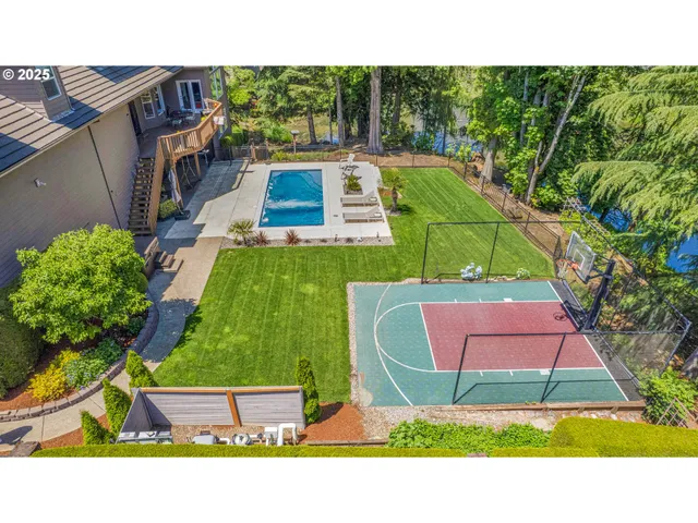 $1,000,000 | 2672 Southeast Vista Way, Gresham, OR 97080