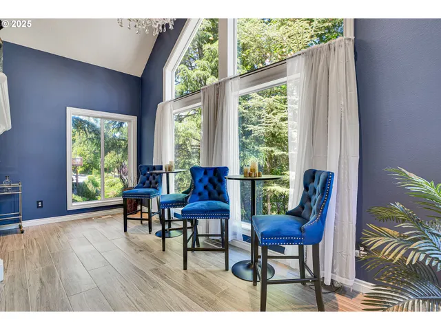 $1,000,000 | 2672 Southeast Vista Way, Gresham, OR 97080