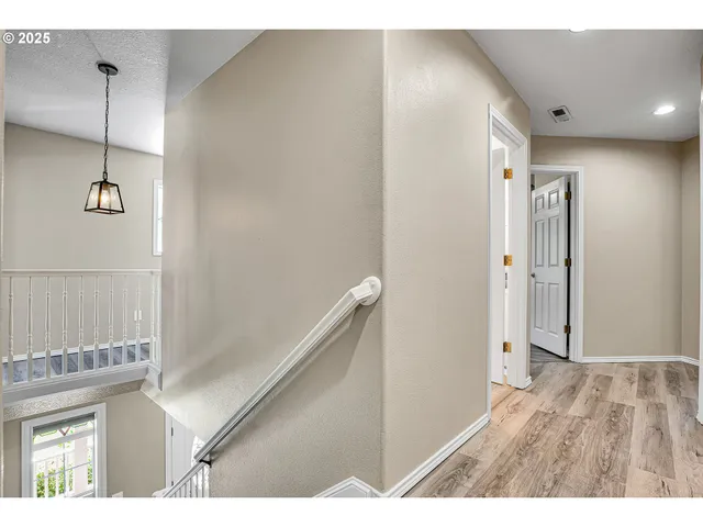 $1,000,000 | 2672 Southeast Vista Way, Gresham, OR 97080