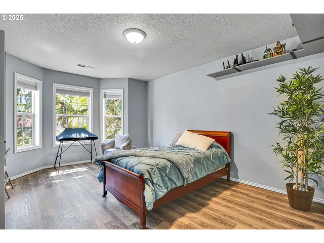 $1,000,000 | 2672 Southeast Vista Way, Gresham, OR 97080