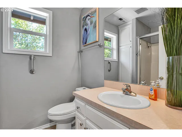 $1,000,000 | 2672 Southeast Vista Way, Gresham, OR 97080