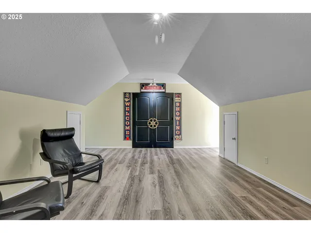 $1,000,000 | 2672 Southeast Vista Way, Gresham, OR 97080