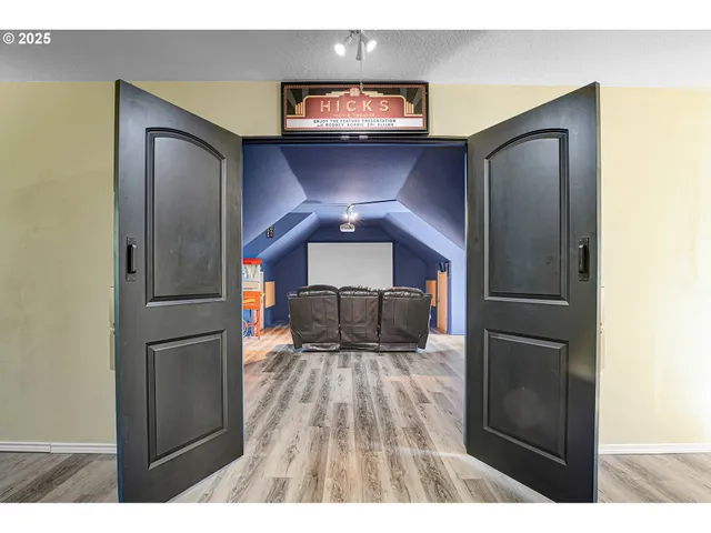 $1,000,000 | 2672 Southeast Vista Way, Gresham, OR 97080