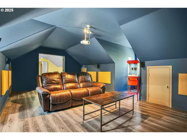 $1,000,000 | 2672 Southeast Vista Way, Gresham, OR 97080