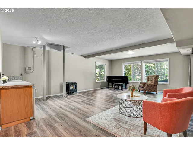 $1,000,000 | 2672 Southeast Vista Way, Gresham, OR 97080