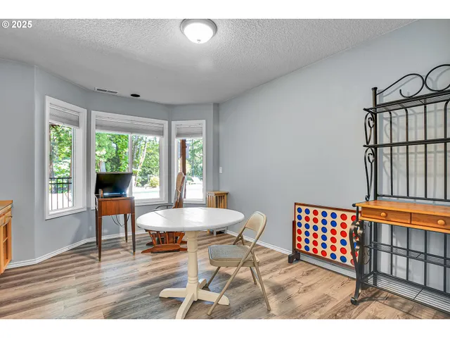 $1,000,000 | 2672 Southeast Vista Way, Gresham, OR 97080