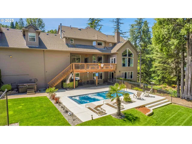 $1,000,000 | 2672 Southeast Vista Way, Gresham, OR 97080