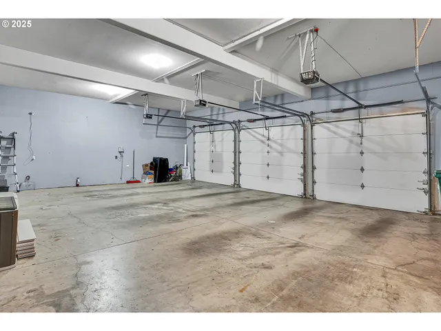 $1,000,000 | 2672 Southeast Vista Way, Gresham, OR 97080