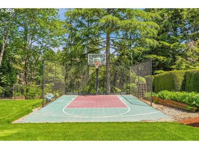 $1,000,000 | 2672 Southeast Vista Way, Gresham, OR 97080