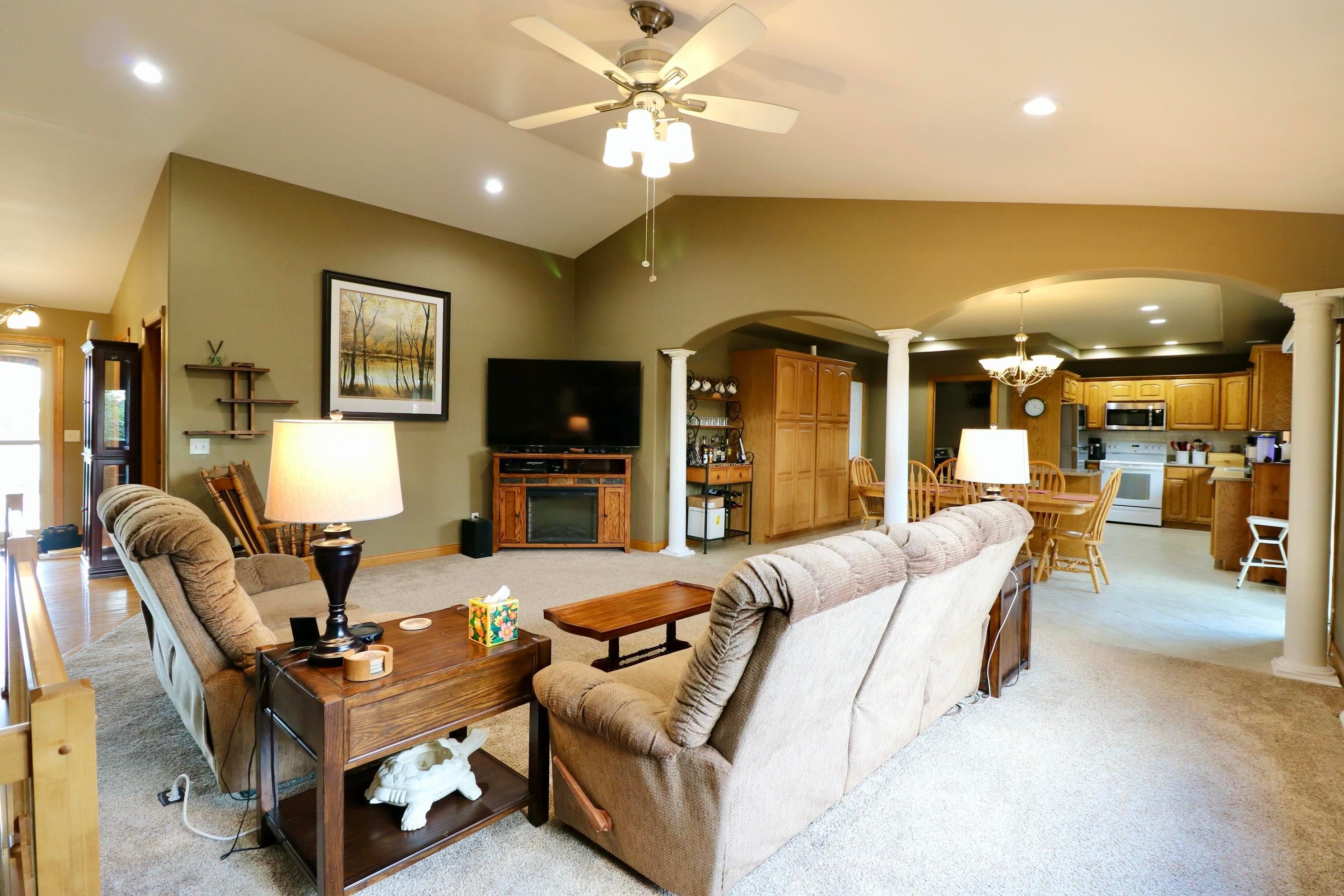 2463 Amber Ridge Drive Dubuque, IA 52002 - Photo 4 of 28 Gallery Image 4