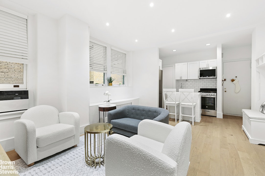 3 East 85th Street, Unit 3C Manhattan, NY 10028 - Photo 3 of 8