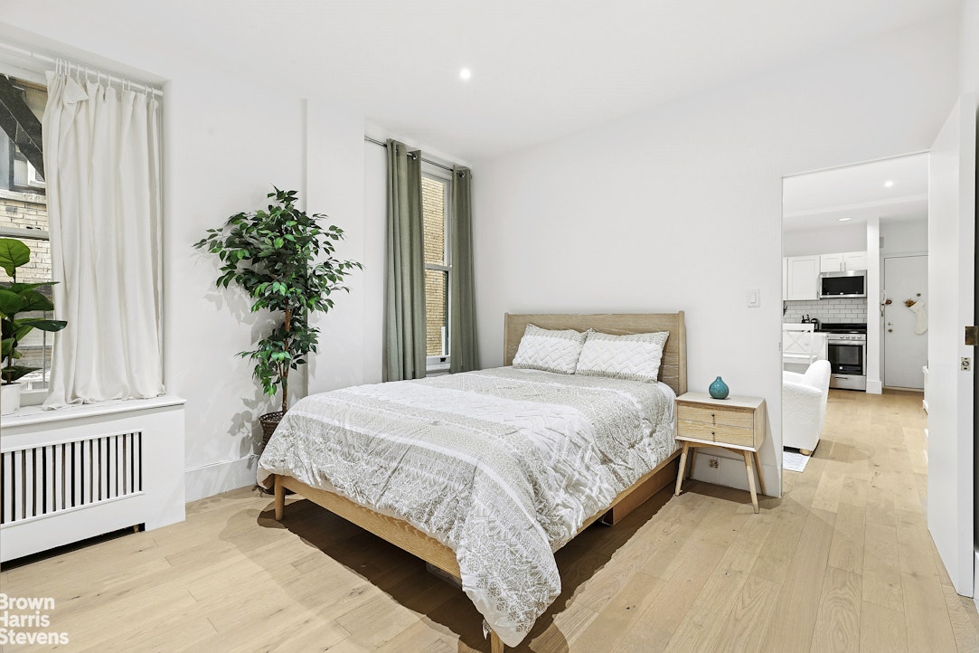 3 East 85th Street, Unit 3C Manhattan, NY 10028 - Photo 4 of 8