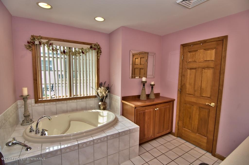 911 Parkview Road Moscow, PA 18444 - Photo 13 of 79 Gallery Image 13