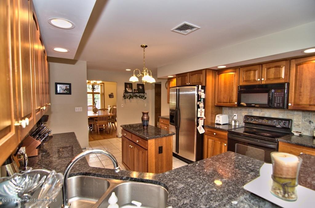 911 Parkview Road Moscow, PA 18444 - Photo 6 of 79 Gallery Image 6