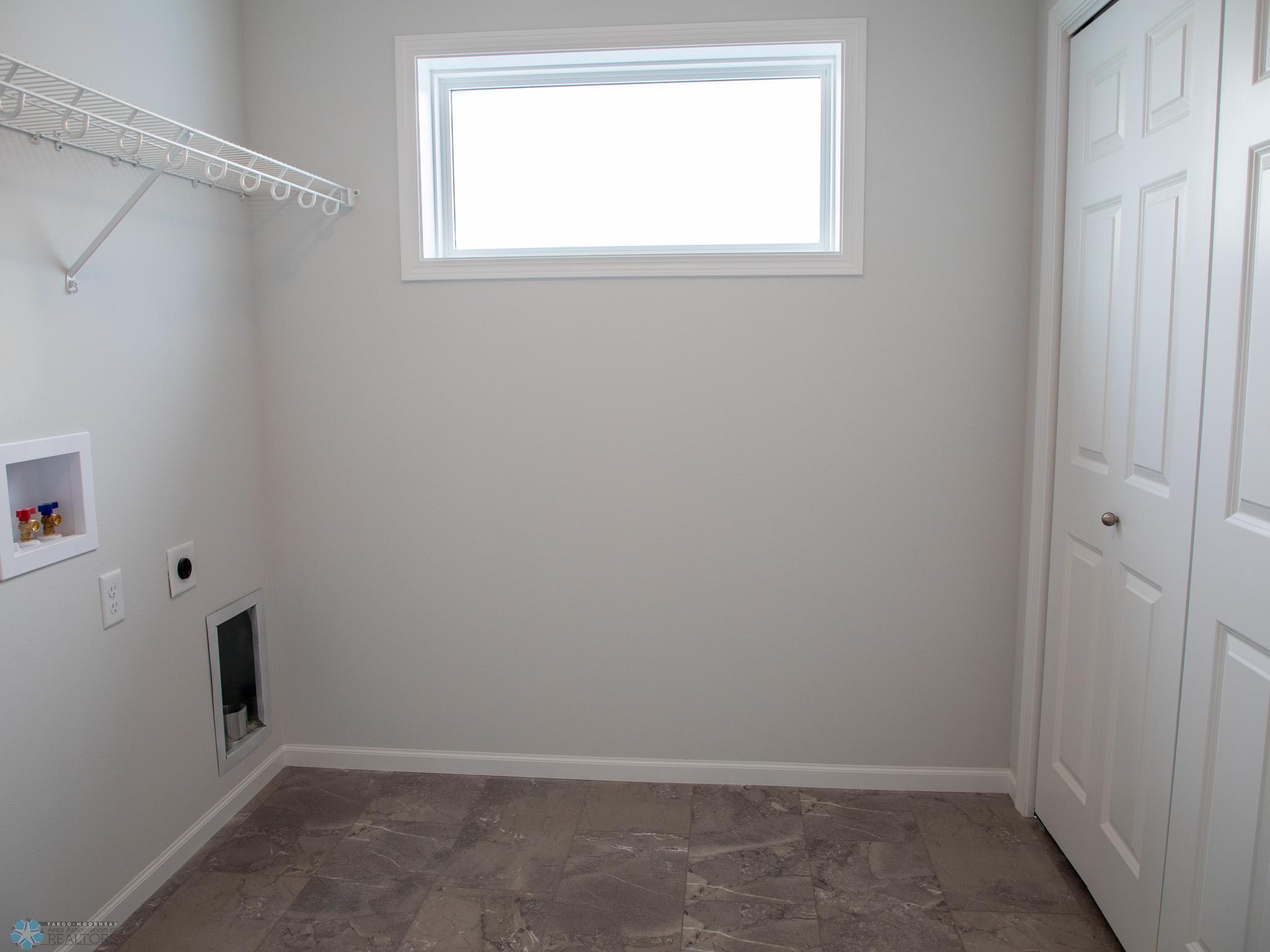 4801 Decorah Way South Fargo, ND 58104 - Photo 8 of 11