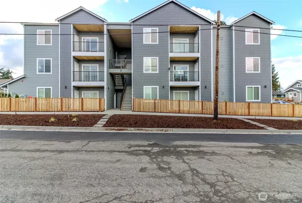 $2,195,000 | 3402 South C Street, Tacoma, WA 98418