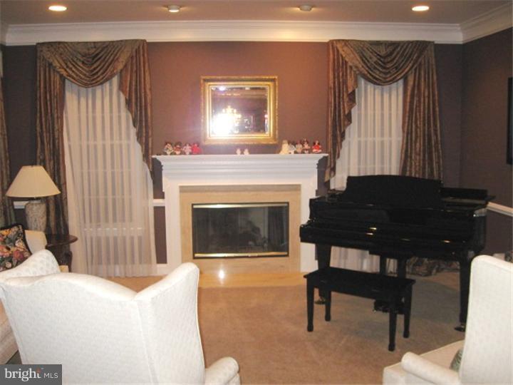1 Rocking Horse Way Southampton, PA 18966 - Photo 4 of 25 Living Room