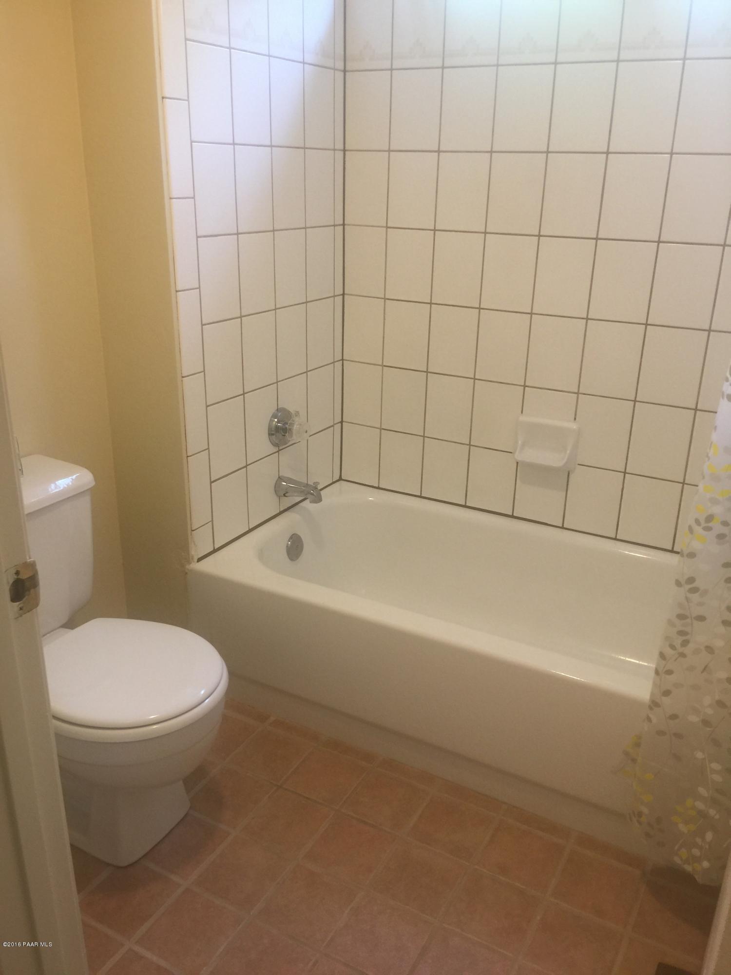 901 Old Stage Road, Unit 6D Prescott, AZ 86303 - Photo 13 of 33 Master Bathroom