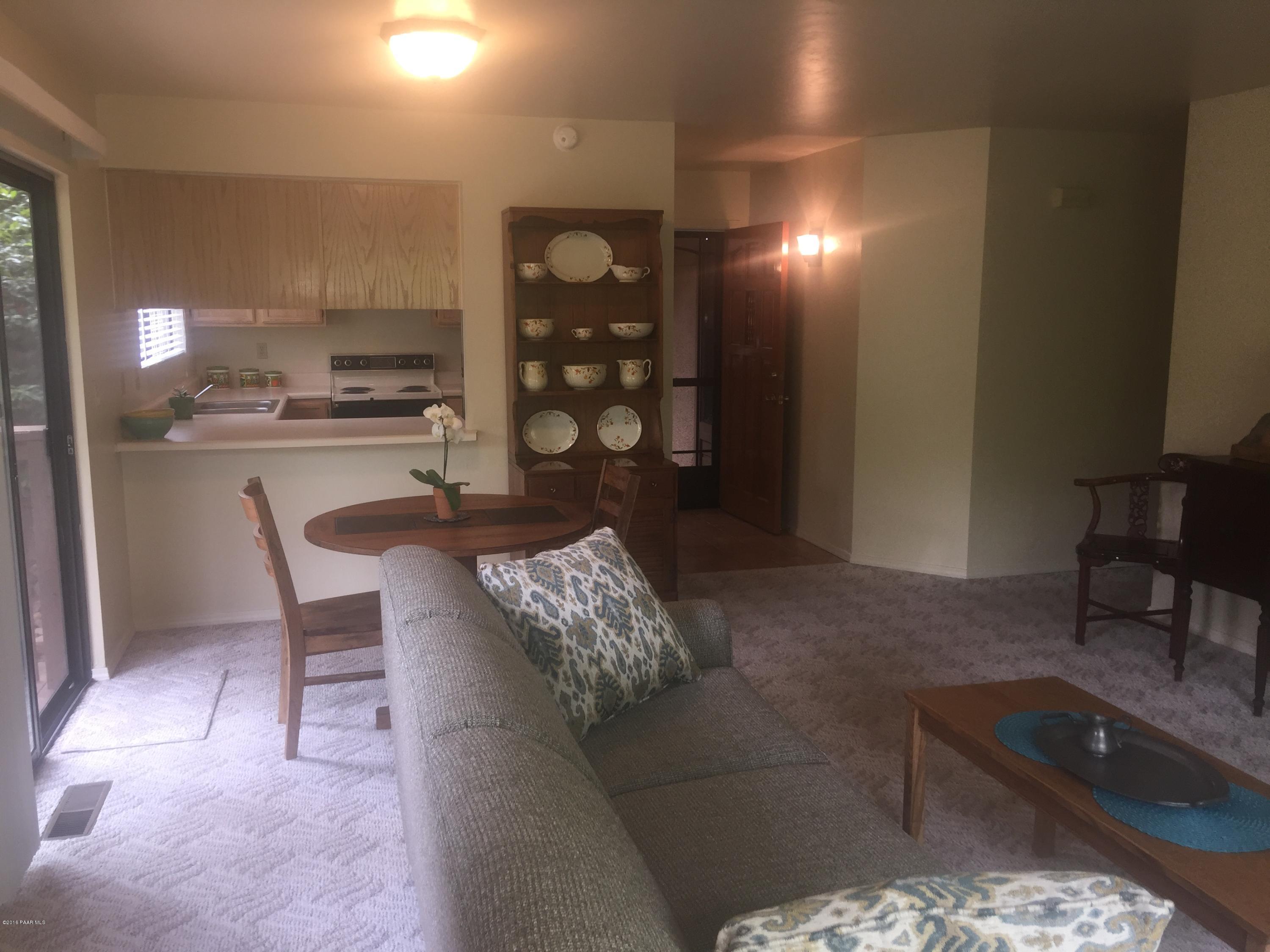 901 Old Stage Road, Unit 6D Prescott, AZ 86303 - Photo 6 of 33 Living Room