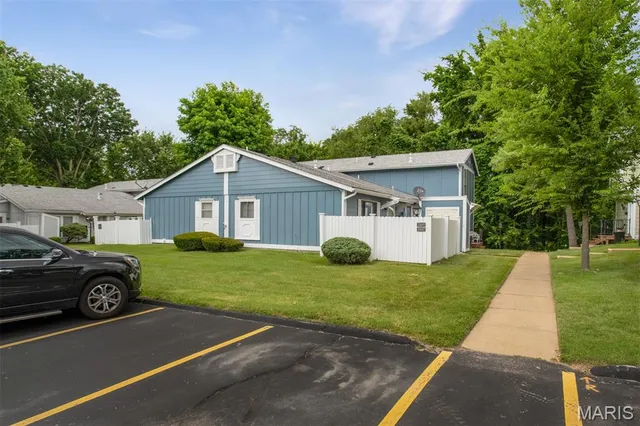 $84,900 | 2449 Forest Shadows Drive, St. Louis, MO 63136