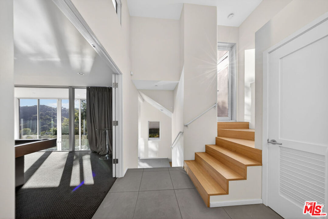9716 Oak Pass Road Beverly Hills, CA 90210 - Photo 33 of 73