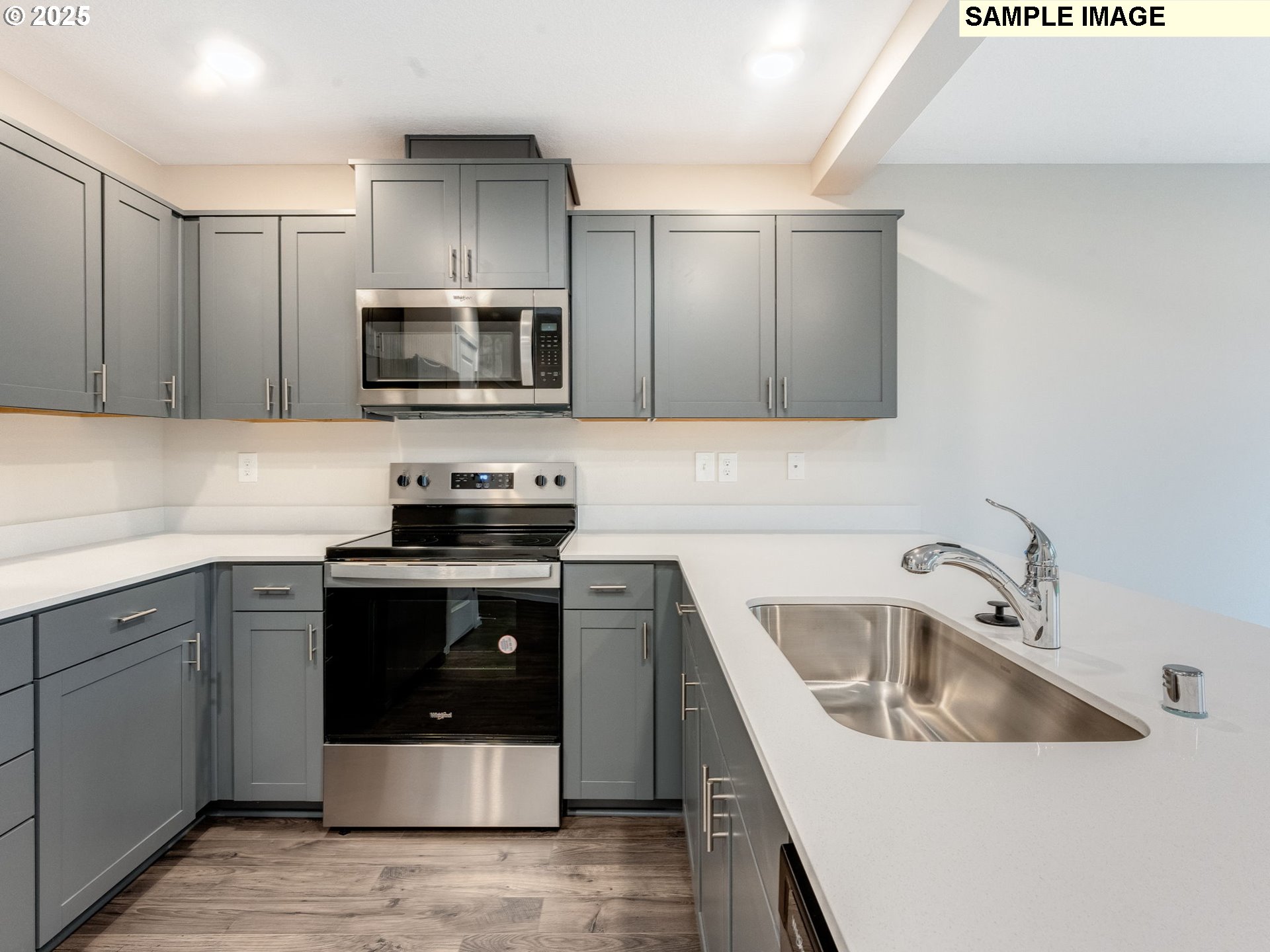 10320 Northeast 46th Street Vancouver, WA 98682 - Photo 4 of 34 Kitchen/Living Room
