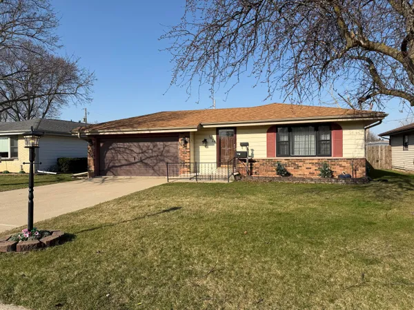 $335,000 | 1624 State Street, Union Grove, WI 53182