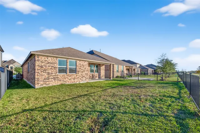 $2,500 | 2131 Islawild Way, La Marque, TX 77568