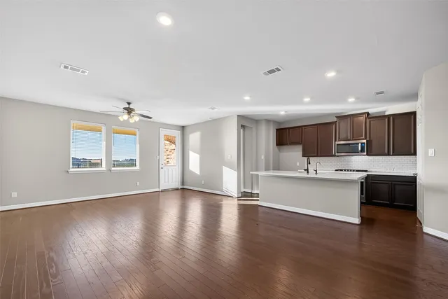 $2,500 | 2131 Islawild Way, La Marque, TX 77568