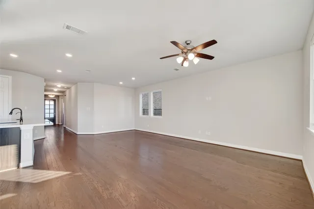 $2,500 | 2131 Islawild Way, La Marque, TX 77568