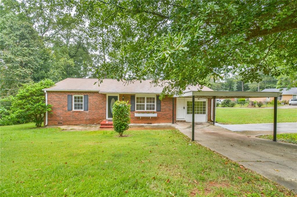 Four bedroom ranch located on corner lot. Just minutes for The Battery and Smyrna Market Village!