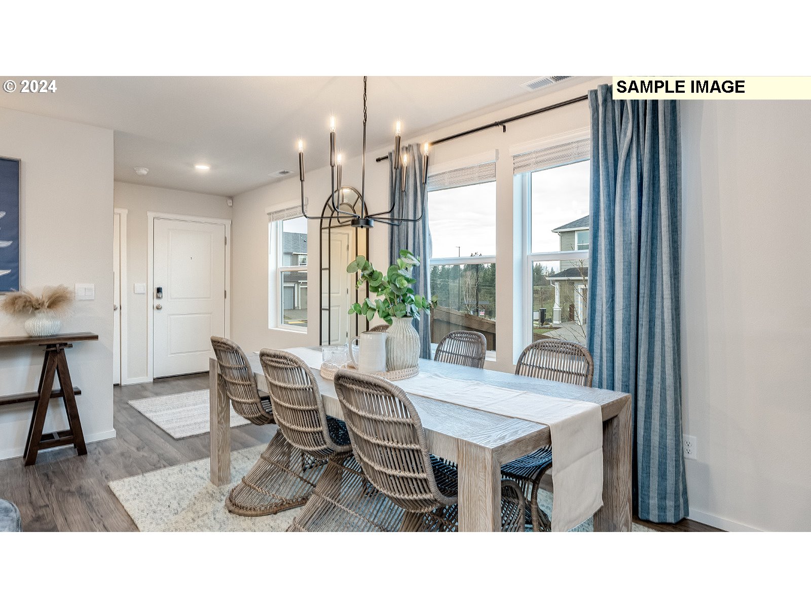 833 Northeast 174th Street Ridgefield, WA 98642 - Photo 4 of 28 a dining room with furniture and window