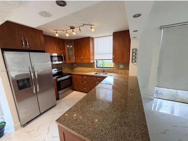 $2,300 | 18000 Northwest 68th Avenue, Unit 101A, Hialeah, FL 33015