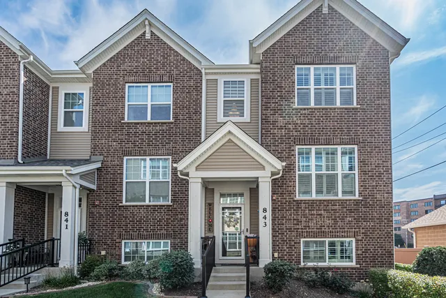 $489,900 | 843 Lexington Circle East, Des Plaines, IL 60016