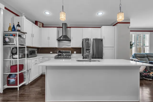 $489,900 | 843 Lexington Circle East, Des Plaines, IL 60016