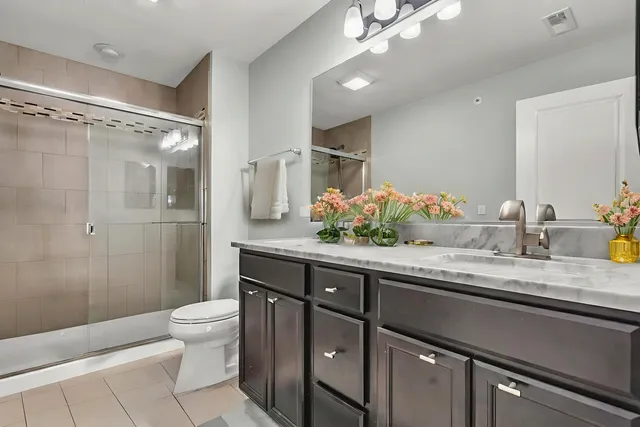 $489,900 | 843 Lexington Circle East, Des Plaines, IL 60016