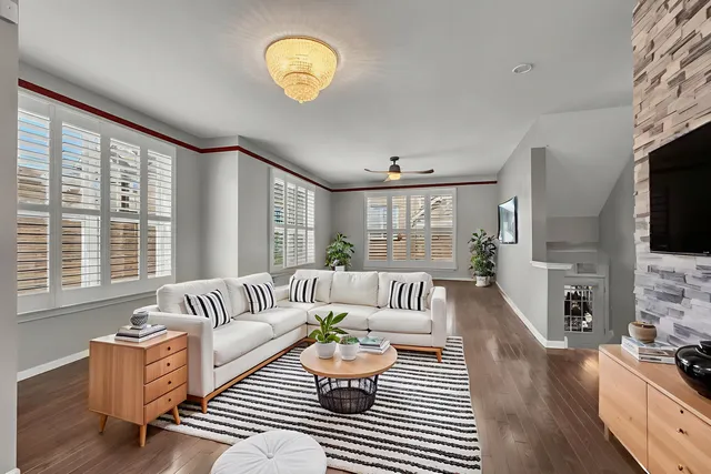 $489,900 | 843 Lexington Circle East, Des Plaines, IL 60016