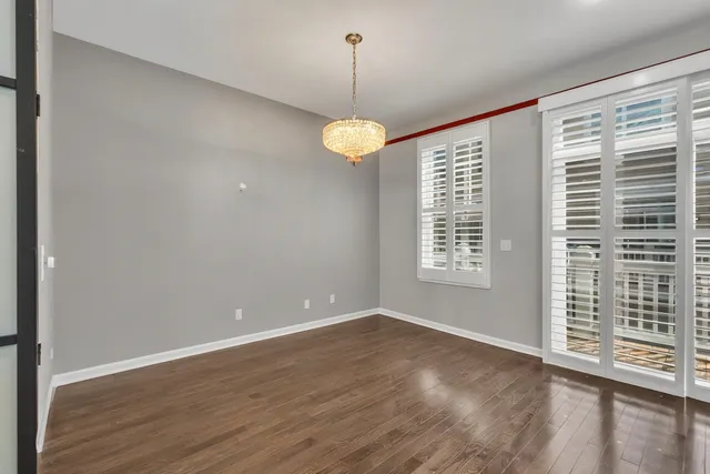 $489,900 | 843 Lexington Circle East, Des Plaines, IL 60016