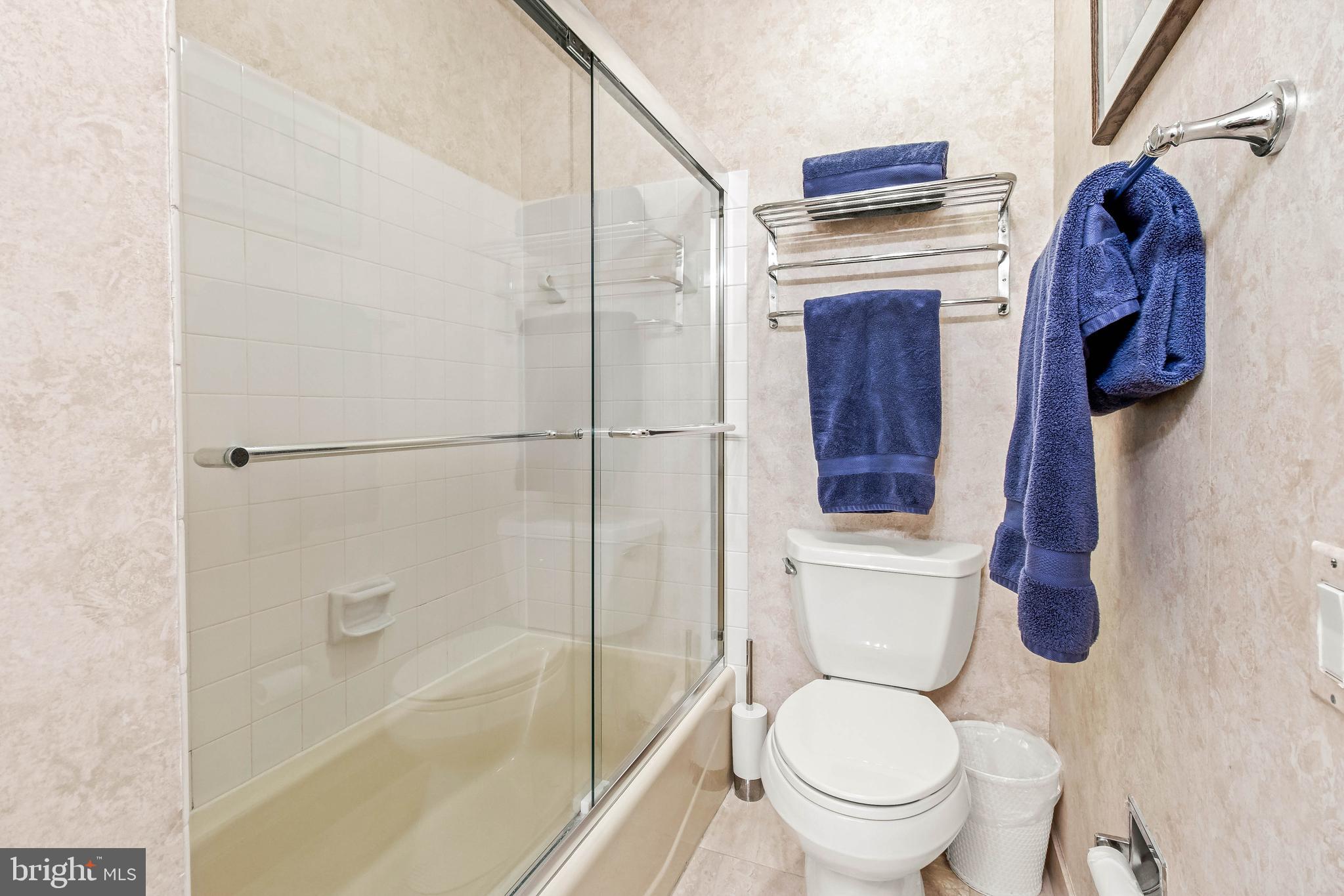 1 Compromise Street Annapolis, MD 21401 - Photo 25 of 39 Entry level full bathroom with tub
