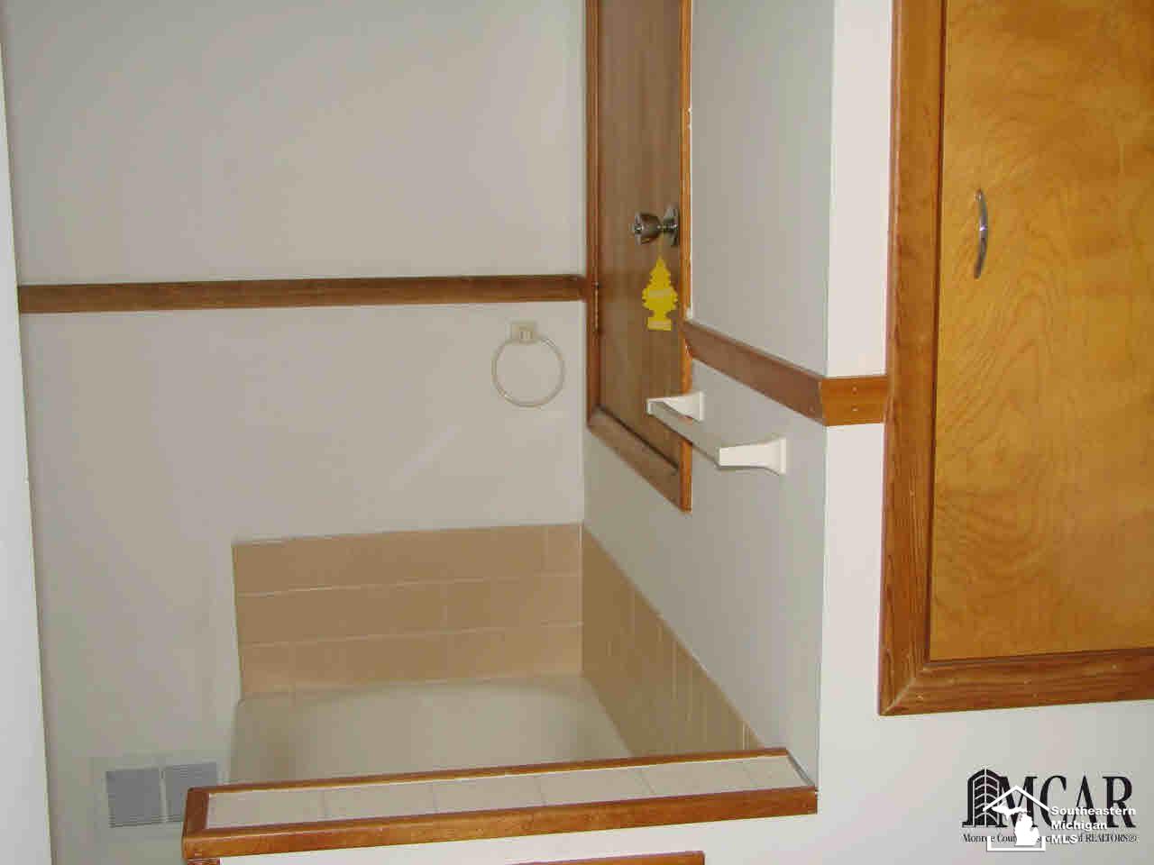 2447 Lasalle Road Monroe, MI 48162 - Photo 10 of 14