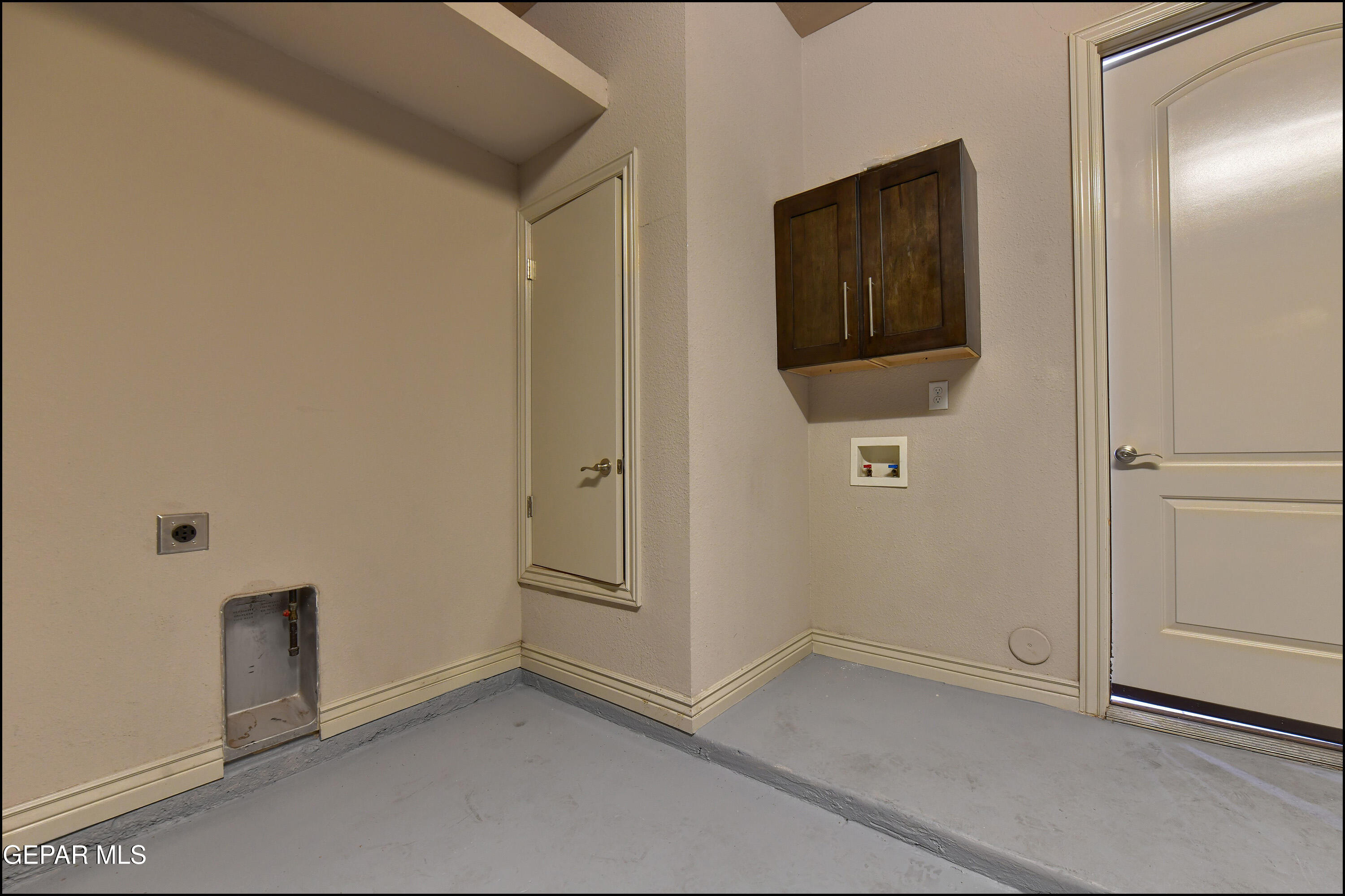 401 Ana Way, Unit B El Paso, TX 79912 - Photo 44 of 54 a view of an empty room