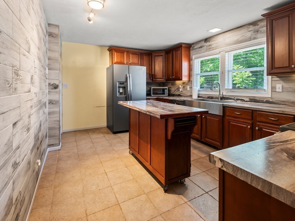 14 Orton Street Worcester, MA 01604 - Photo 10 of 35