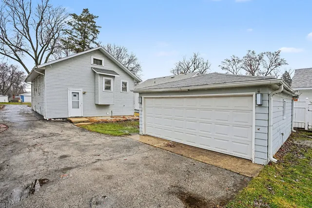 $249,900 | 143 East Division Street, Villa Park, IL 60181