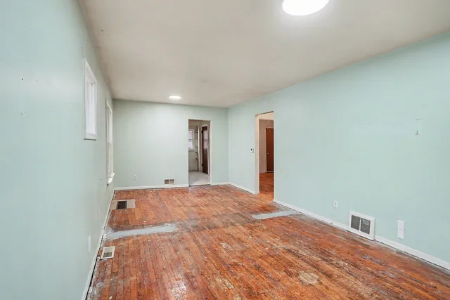 $249,900 | 143 East Division Street, Villa Park, IL 60181