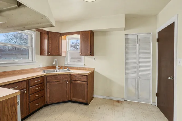 $249,900 | 143 East Division Street, Villa Park, IL 60181