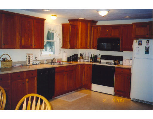 9 Thistle Lane Rochester, MA 02770 - Photo 2 of 8