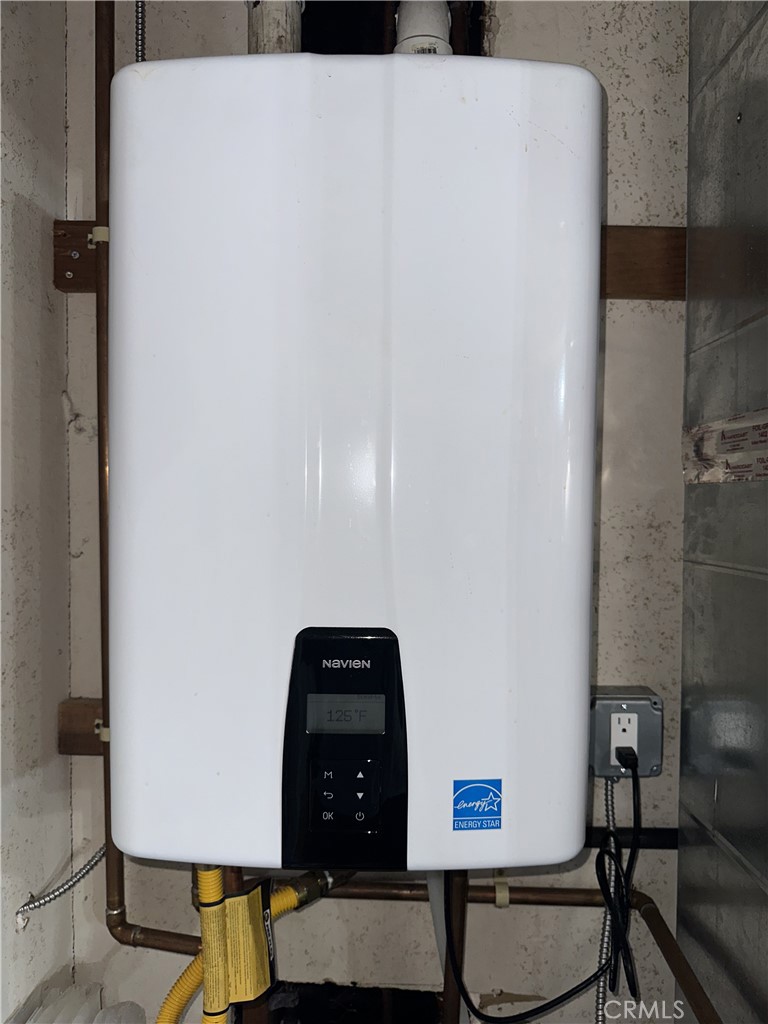 13191 Honeybee Street Moorpark, CA 93021 - Photo 21 of 27 a living room with furniture