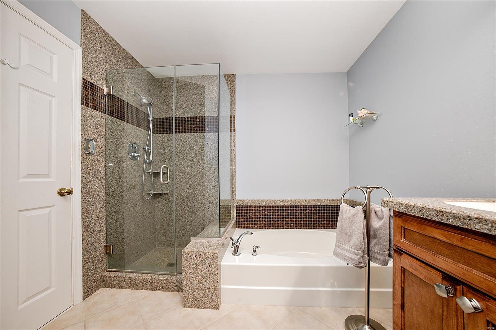 1744 Ridgeview Cir Drive Ballwin, MO 63021 - Photo 11 of 22 Gallery Image 11